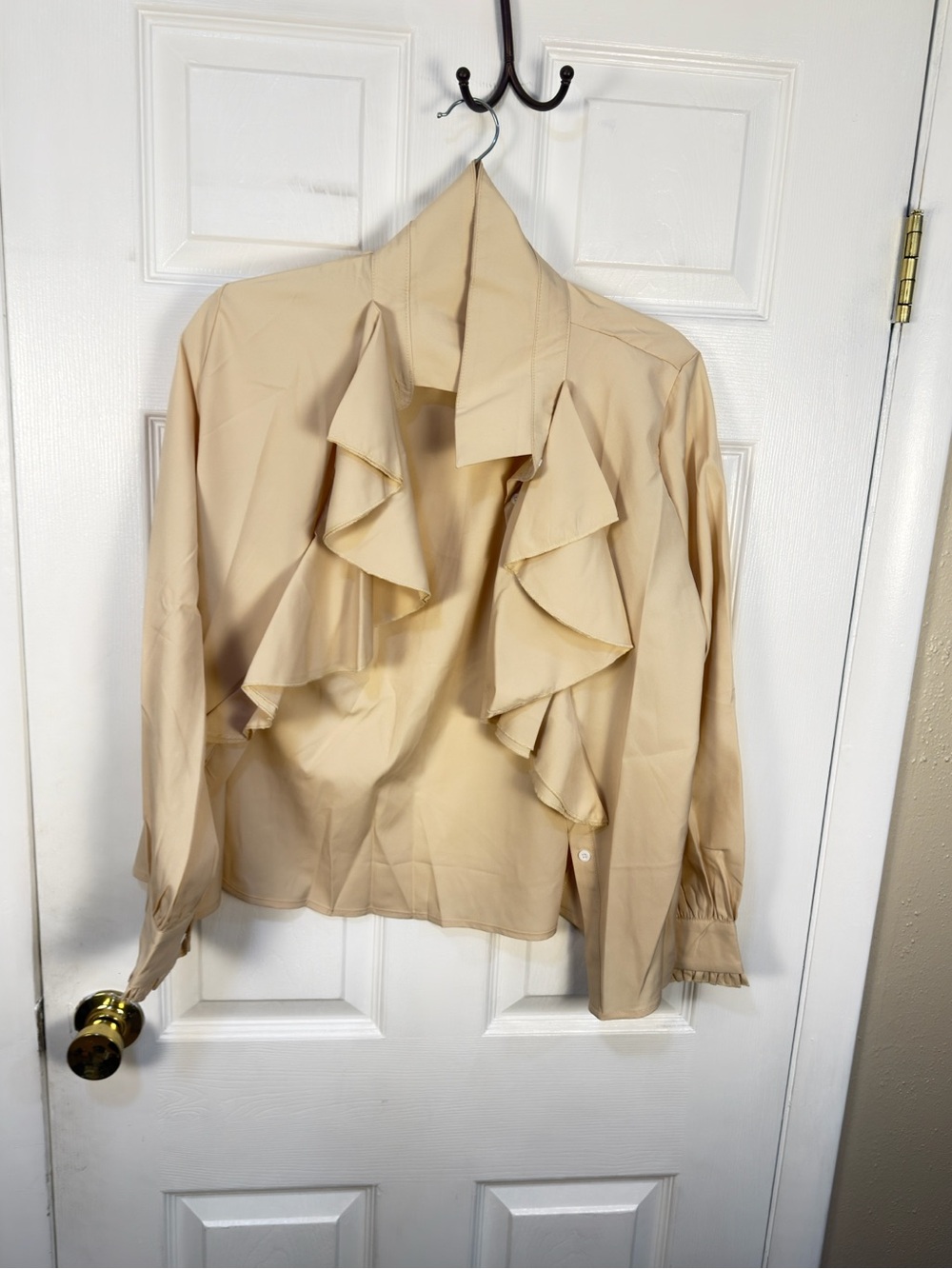 Cream Ruffle Front Blouse women’s size small great condition!